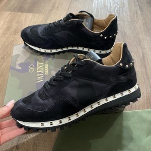 Valentino Garavani
Rockstud Camo Trainer Sneakers